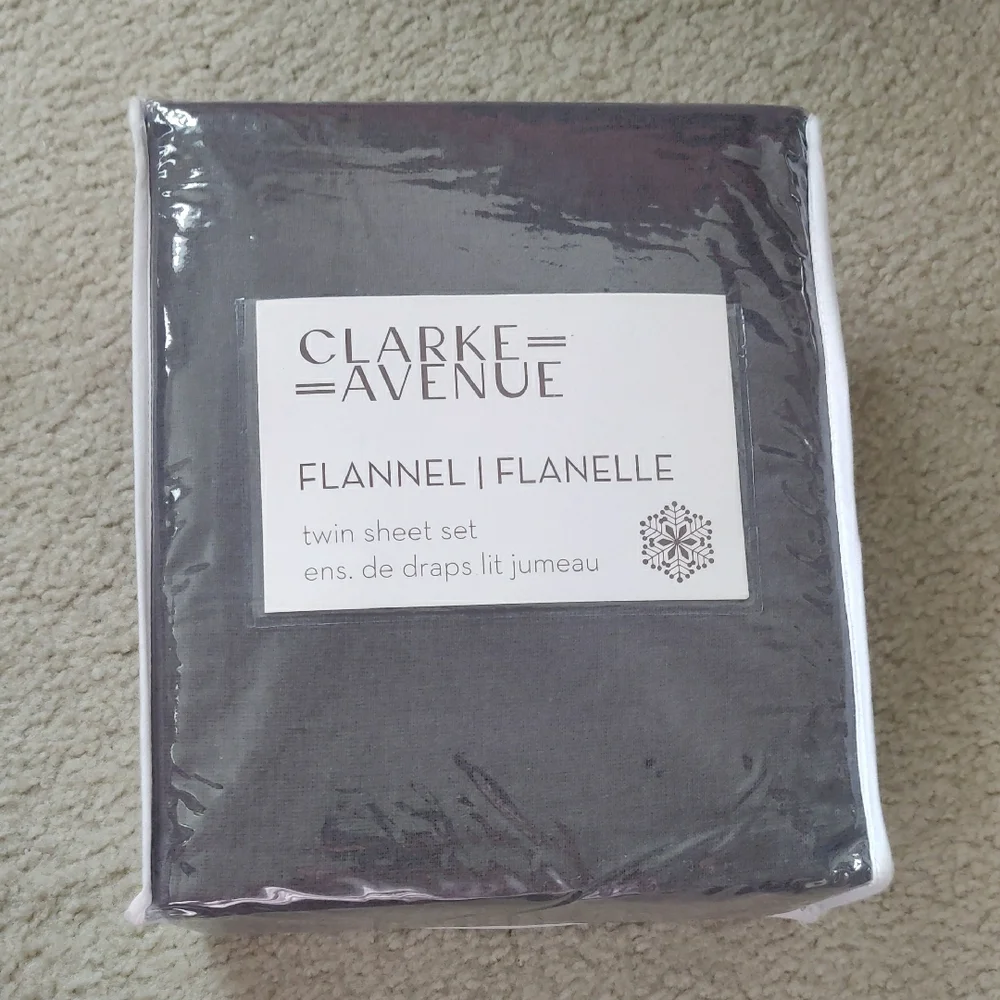 New!Clarke Avenue flannel twin sheet set. 100% cotton Flannel Twin Sheet Set Y2K